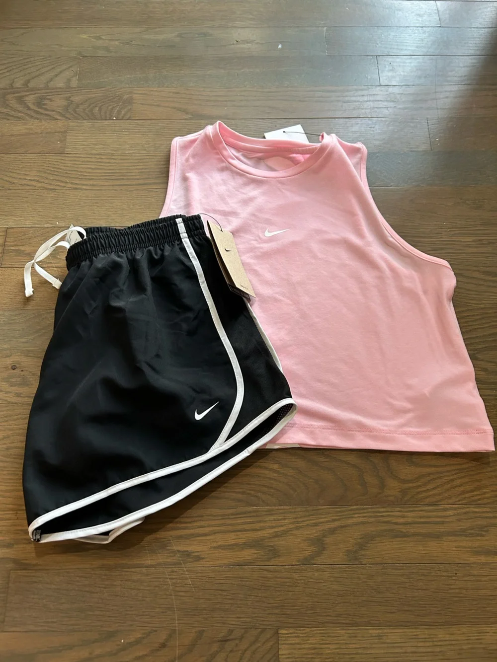 NWT Nike Girls Set size XL